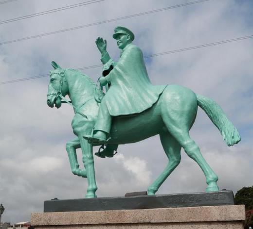 A statue of Chiang Kai Shek, likely made of bronze, an alloy.