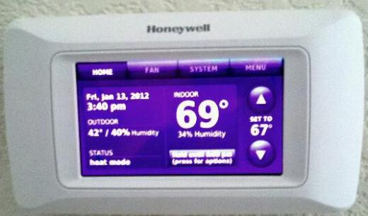 Digital temperature sensor using Fahrenheit scale.