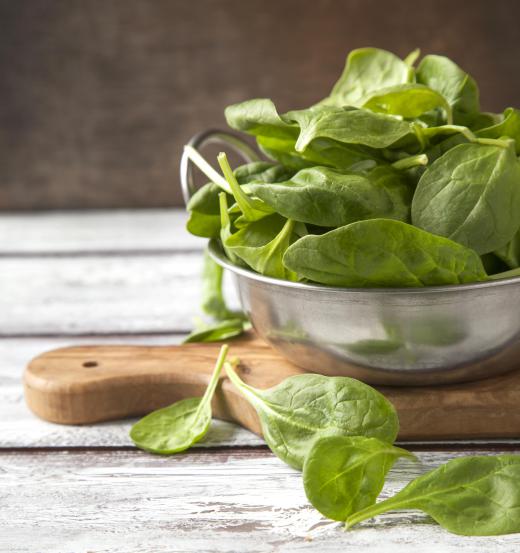 Spinach contains alpha lipoic acid.